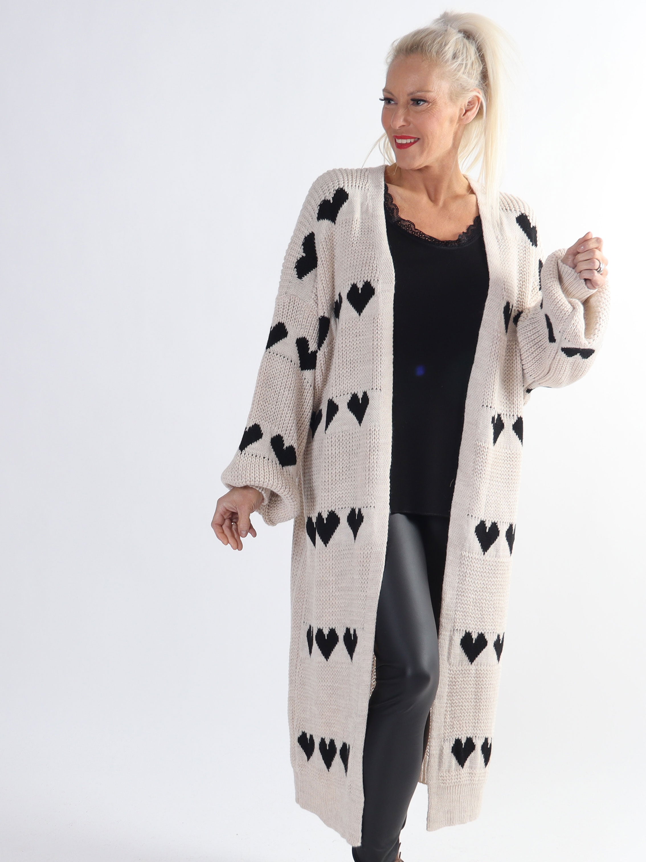 Grace - Plus size strikcardigan med hjerter og ballonærmer